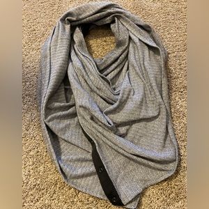 Lululemon black, grey and white scarf